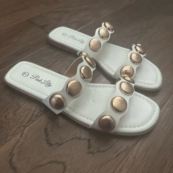 Pink Lily Sandals white with gold accents size 7 - Picture 2 of 7